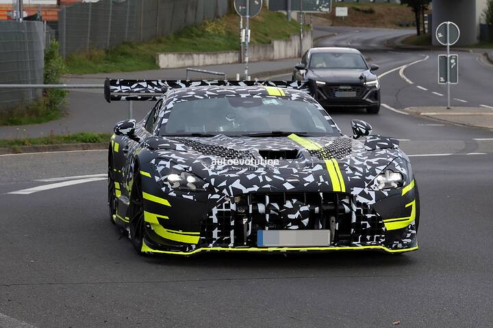 mercedes-amgs-new-gt-black-series-looks-like-a-track-monster-in-fresh-scoops_2