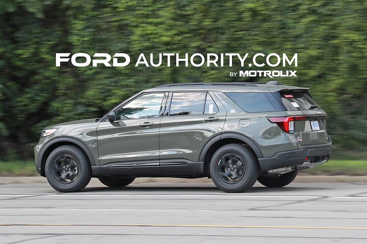 2024-ford-explorer-timberline-refresh-prototype-spy-shots-no-camouflage-july-2023-exterior-005