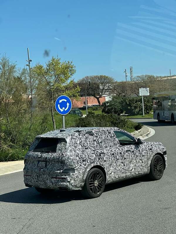 2027 Audi Q7 spotted near to Barcelona. #2027audiq7 #erlkoenig #camouflage #spyshots