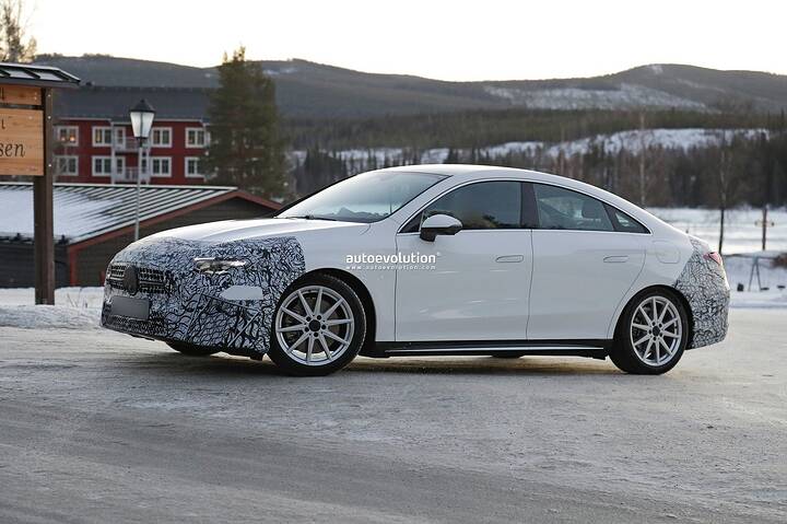 2026-mercedes-benz-cla-snapped-with-less-camouflage-than-before_5