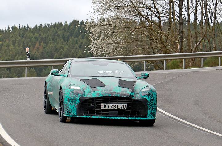 2025-aston-martin-dbs-superleggera-continues-testing-could-pack-over-800-hp_1