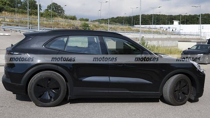 Finally revealed! The new electric Porsche Cayenne reveals its interior (and its new face, too)