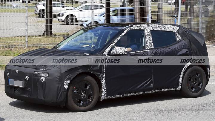 First spy photos of the Hyundai IONIQ 2, the electric car that will make the Volkswagen ID.2 tremble 5
