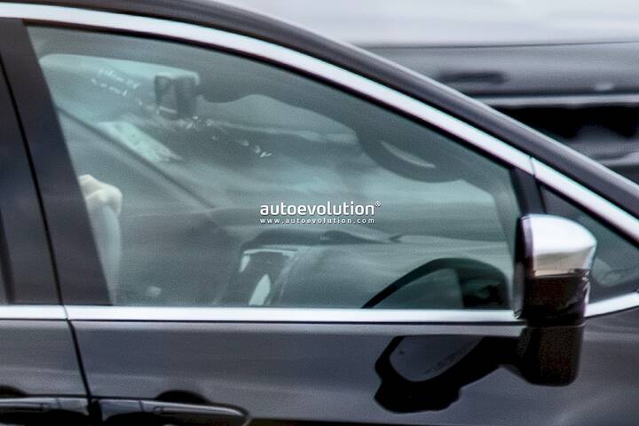 imgi_48_2027-chrysler-pacifica-spotted-with-halcyon-cues-to-capitalize-on-the-minivan-resurgence_12