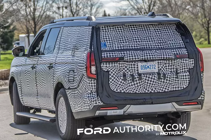 2025-Ford-Expedition-Refresh-Prototype-Spy-Shots-Light-Camo-April-2024-Exterior-020-rear-three-quarters-liftgate-tail-lights
