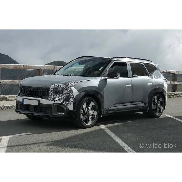 Kia Seltos spotted testing in the Alps- this could be the Hybrid version. Set to be launched la (1)