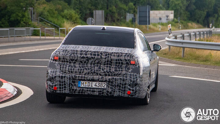 bmw-7-series-g70-2026-d73f4-c111719072025104523_7