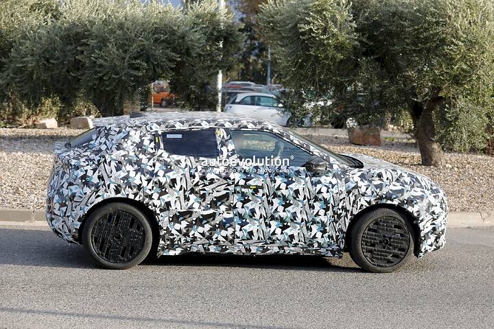 imgi_37_2027-nissan-juke-ev-makes-another-photo-appearance-as-it-prepares-for-production_7