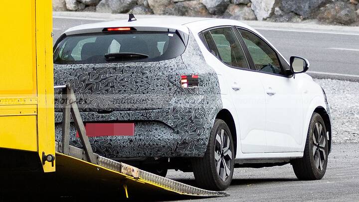 El coche barato más vendido se aleja de los chinos con una actualización que llega en 2025 repleta de mejoras 16