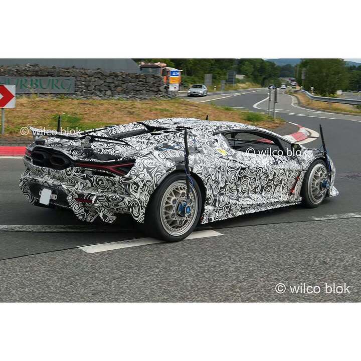 Lamborghini Revuelto SV spotted on his way to the Nürburgring!#lamborghini #Revuelto #RevueltoS (1)