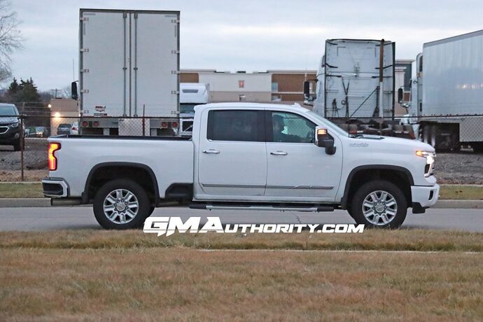 2024-Chevrolet-Silverado-HD-High-Country-Crew-Cab-Standard-Bed-Iridescent-Pearl-Tricoat-G1W-Duramax- (4)