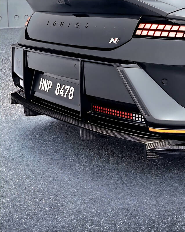 newcarscoops_imgi_12_thumb-c555449061993ab1e6cb2ce2eee84708_1752152648_0285_950x1190