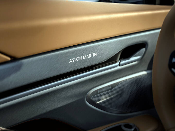 Aston Martin Vanquish 25_13