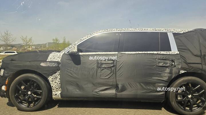 thumb-2027 Genesis GV90_newcarscoops_025ff17763230058608950x534