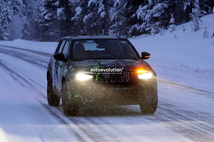 imgi_31_2027-jeep-avenger-spied-winter-testing-nicer-interior-materials-expected_1