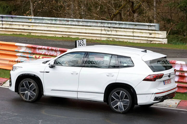 Formerly black and now white, the 'future' Volkswagen Tiguan Allspace demonstrates its power in new tests at the Nürburgring8