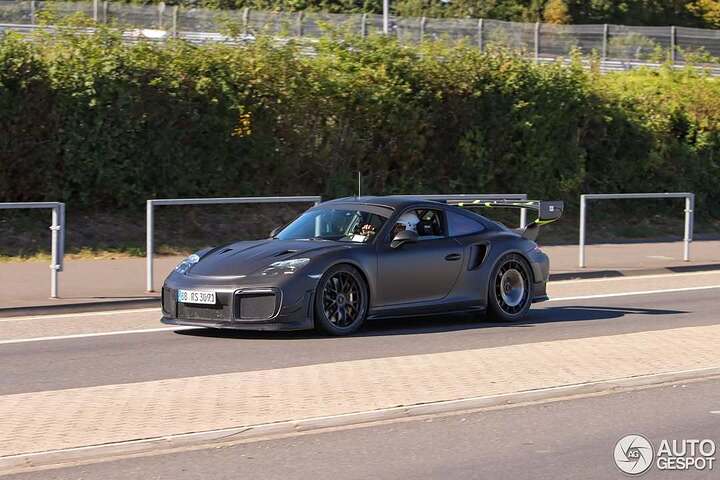 Manthey Racing has been caught testing a Porsche 991 GT2 RS at the Nürburgring, and early signs (3)