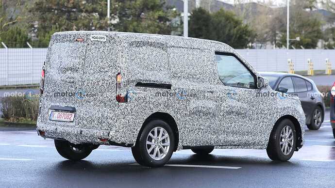 ford-transit-courier-first-spy-photo (10)