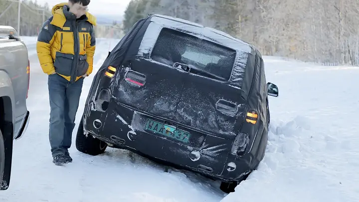 Genesis GV90 - rear end in a ditch_bvbkeq
