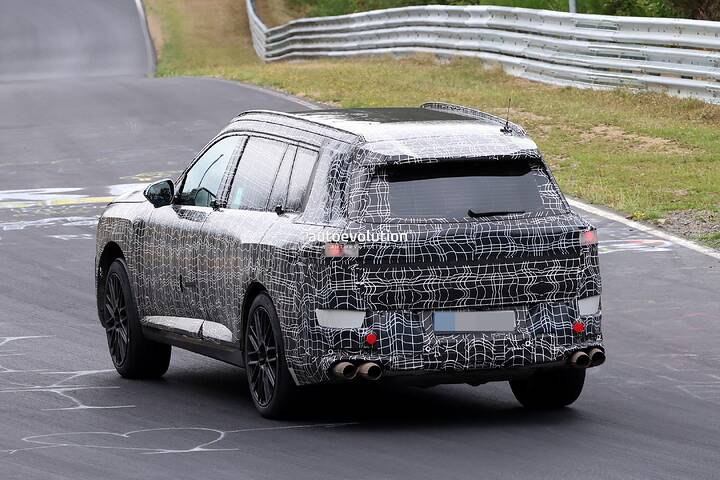 next-gen-2028-bmw-x7-spied-lapping-the-nurburgring-it-s-likely-the-v8-powered-m60-flavor_11