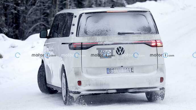 2024-volkswagen-id.-buzz-lwb-spy-photo (11)