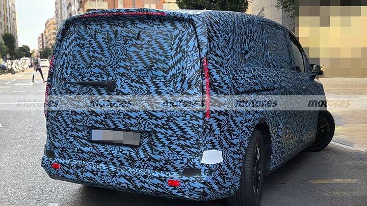 Mercedes didn't want you to see it like this, the new electric VLE, ​​caught like never before in these spy photos 12