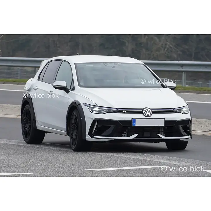 Mysterious Volkswagen Golf R prototype spied. What is it A mule for the new T-Roc R #Volkswagen #Golf #golfr #troc #vw #trocr #prototype #erlkönig #spyshot #carspy #nürburgring #Germany #german #luxury #lifestyle #suv #dasauto