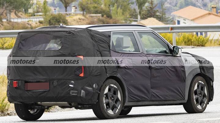 kia-seltos-hybrid-2026-fotos-espia-2025111232-1763998771_11
