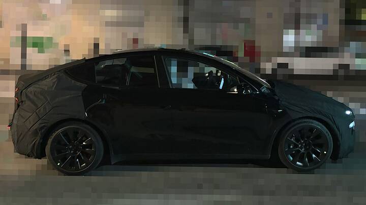 tesla-model-y-juniper-2025-fotos-espia-2024104901-1729771808_1