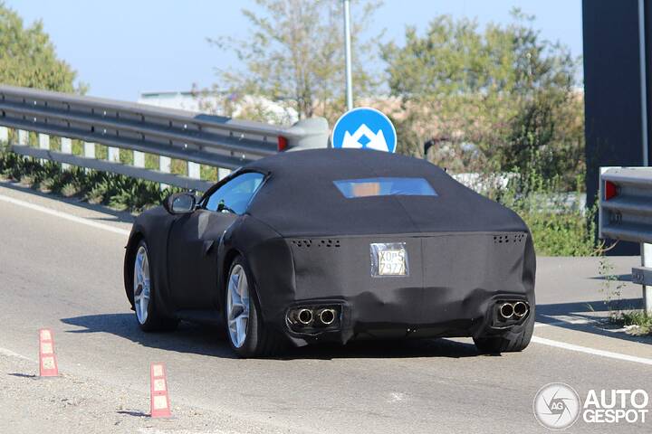 ferrari-roma-m-mule-779f0-c580318112024003718_1