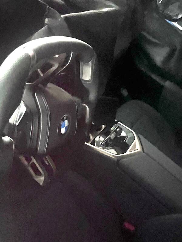 2027 BMW X5 interior leaked-newcarscoops-e0