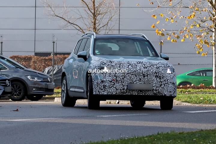 2026-mercedes-benz-glb-eq-sheds-more-camo-ahead-of-the-december-8-unveiling_5