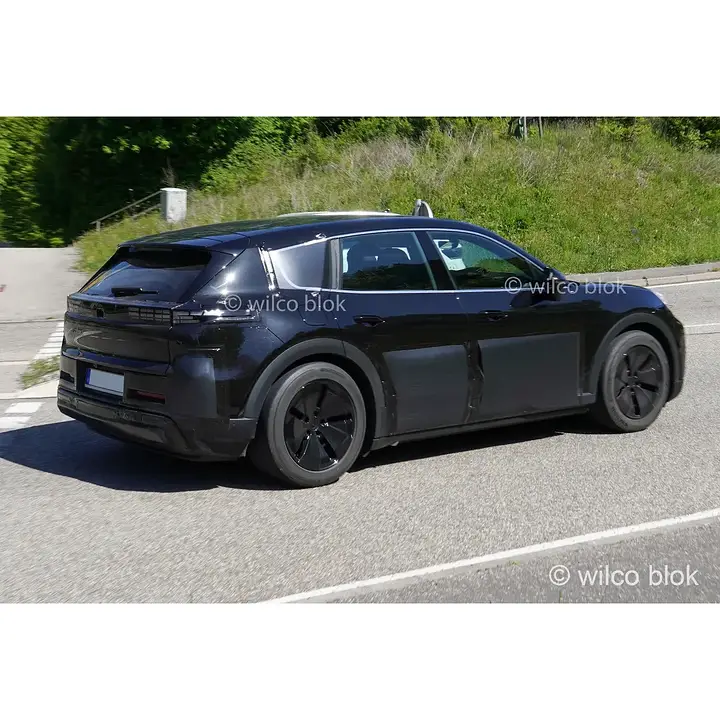 Captured during real-world testing near Porsche's development center in Weissach- the all-electric Porsche Cayenne!#Porsche #Cayenne #ev #Porschecayenne #cayenneev #electric #suv #prototype #erlkönig #spyshot #carspy #Germany #Weissac (2)