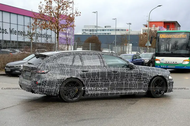 BMW-M5-Touring-newcarScoops.com-New-11