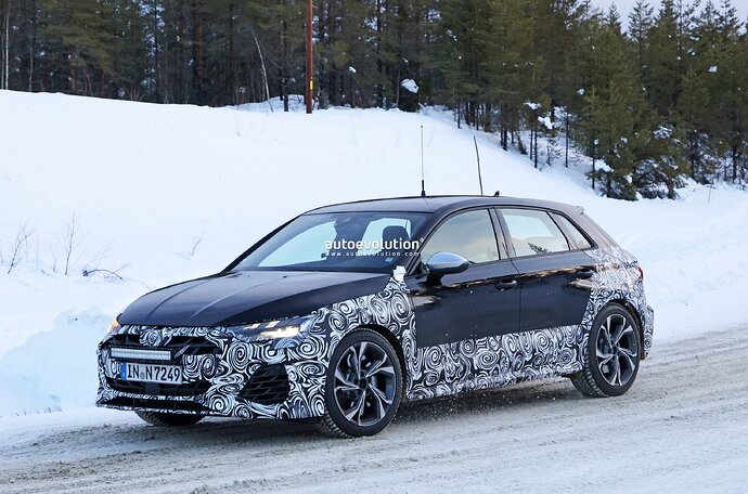 facelifted-audi-s3-spied-with-smaller-grille-maybe-bmw-can-learn-a-thing-or-two-from-it_4