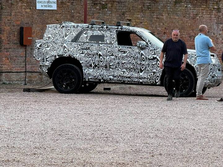 imgi_174_spied-electric-land-rover-defender-8