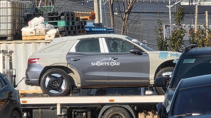 newcarscoops_19_mysterious-genesis-gv70-test-mule-spotted