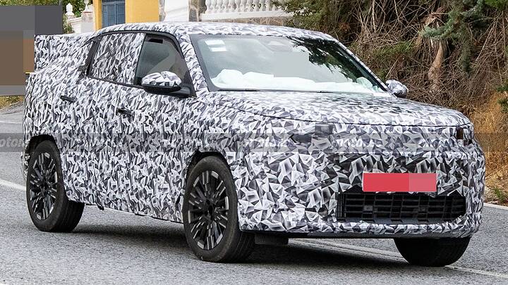 FIAT se adelanta a Dacia con un singular SUV Coupé, cazado el nuevo Panda Fastback 0