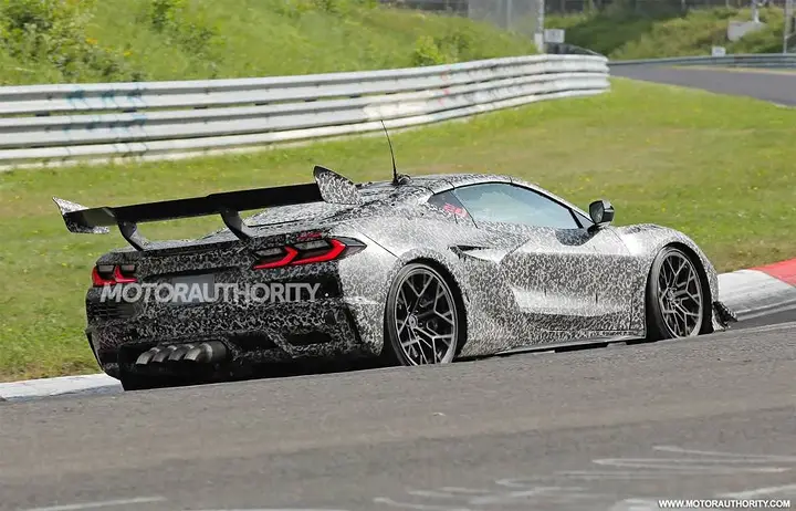 2026-chevrolet-corvette-zora-spy-shots--photo-via-baldauf_100941839_l