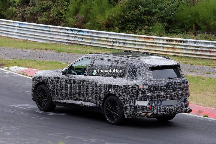 next-gen-2028-bmw-x7-spied-lapping-the-nurburgring-it-s-likely-the-v8-powered-m60-flavor_9