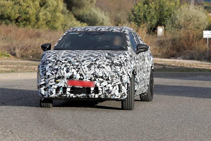 imgi_31_2027-nissan-juke-ev-makes-another-photo-appearance-as-it-prepares-for-production_1