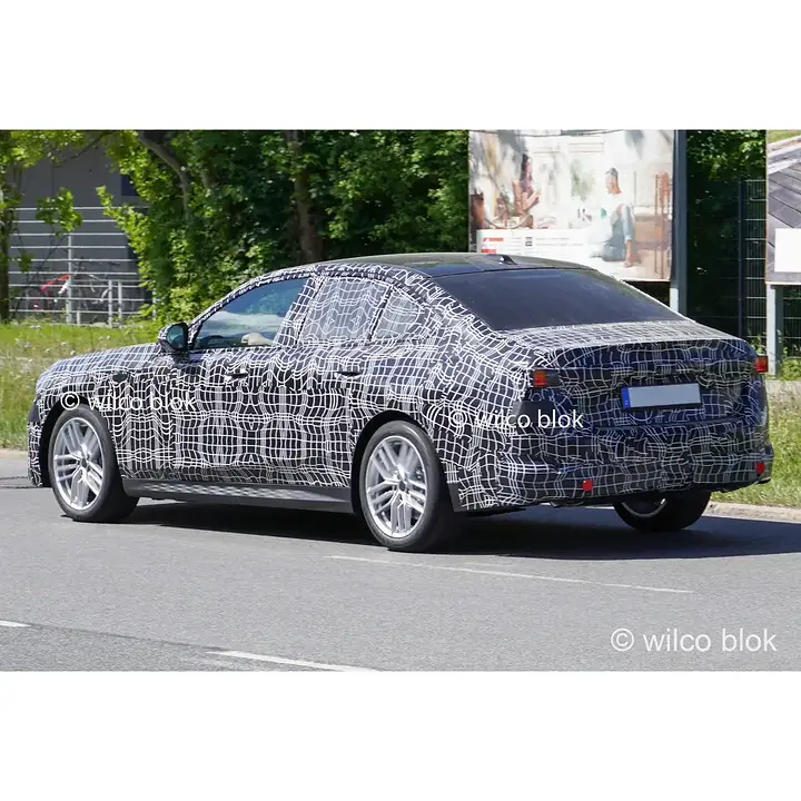 BMW 5 Series facelift is coming — reimagined with the Neue Klasse front! Thoughts#bmw #5series #5er #lci #bmw5series #prototype #erlkönig #spyshot #carspy #Germany #luxury #lifestyle #limousine #freudeamfahren (2)