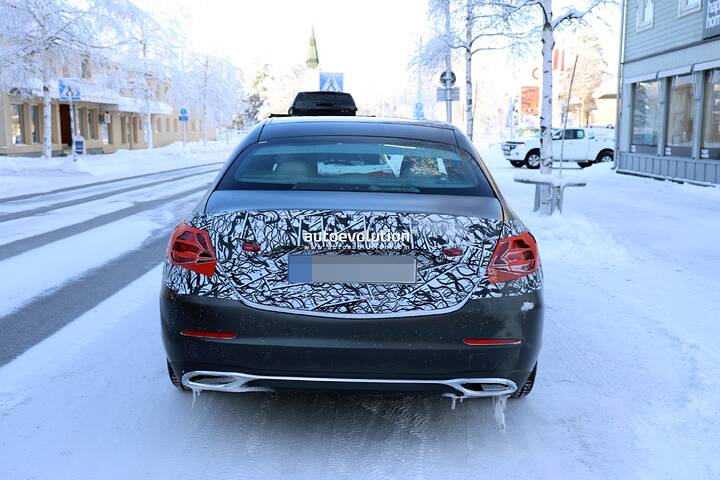 spy-photos-2027-mercedes-benz-c-class-facelift-reverses-all-touch-steering-wheel-trend_8