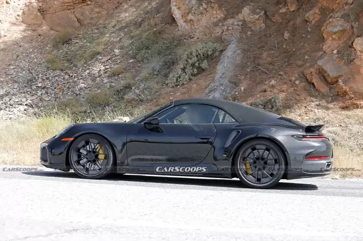 Porsche-911-Turbo-convertible-scoop-00011-1024x682