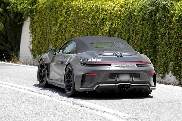 imgi_56_2027-porsche-911-speedster-test-mule-poses-for-the-camera-with-911-gt3-bits-and-bobs_5