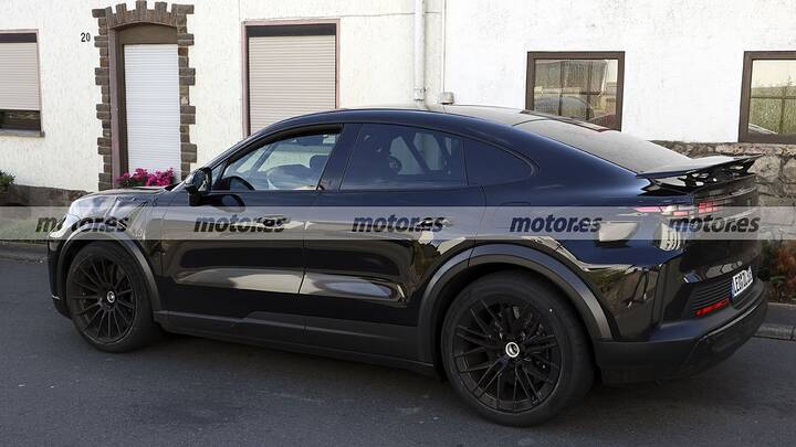 Porsche is preparing an electric Cayenne Coupé Turbo GT that promises insane figures.