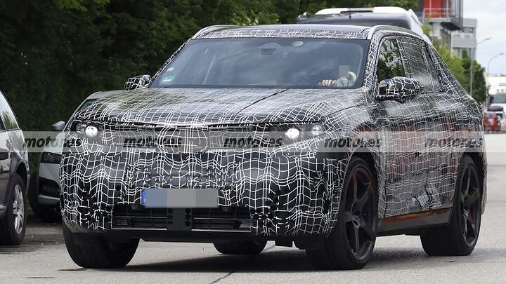BMW ya prueba el iX5 M70 xDrive, no parece un super-SUV eléctrico pero va a volar 0
