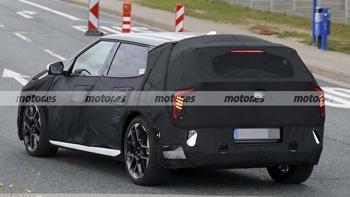 Fotos espía del KIA EV4 GT, el compacto eléctrico que amenaza al ID.3 GTX y a Tesla 10