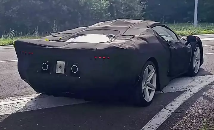 Ferrari-Icona-SF90-facelift-supercar-spy-shots-1