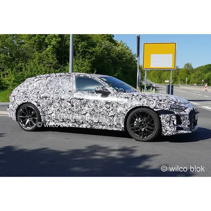 Upcoming Audi RS5 Avant spotted on public road! #Audi #rs5 #audirs5 #prototype #erlkonig #spyshot #carspy #nürburgring #Germany #german #dreamcar #vorsprungdurchtechnik (1)